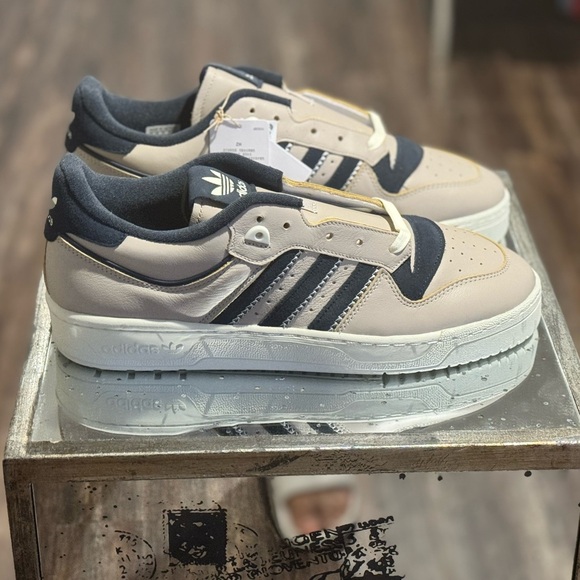 Adidas Rivalry Low - Picture 2 of 10